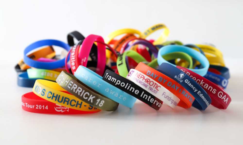 Bracelets en silicone embossé, la solution pour des bracelets colorés